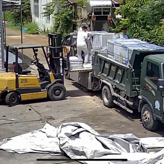 VẬN CHUYỂN VẬT LIỆU CHO KHÁCH HÀNG 